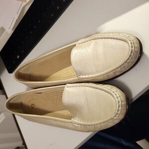 SAS Savvy Leather Loafers 9.5S Bone